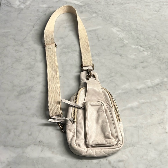 Free People Handbags - Free People Hudson sling bag. Ivory cream leather. Like new.